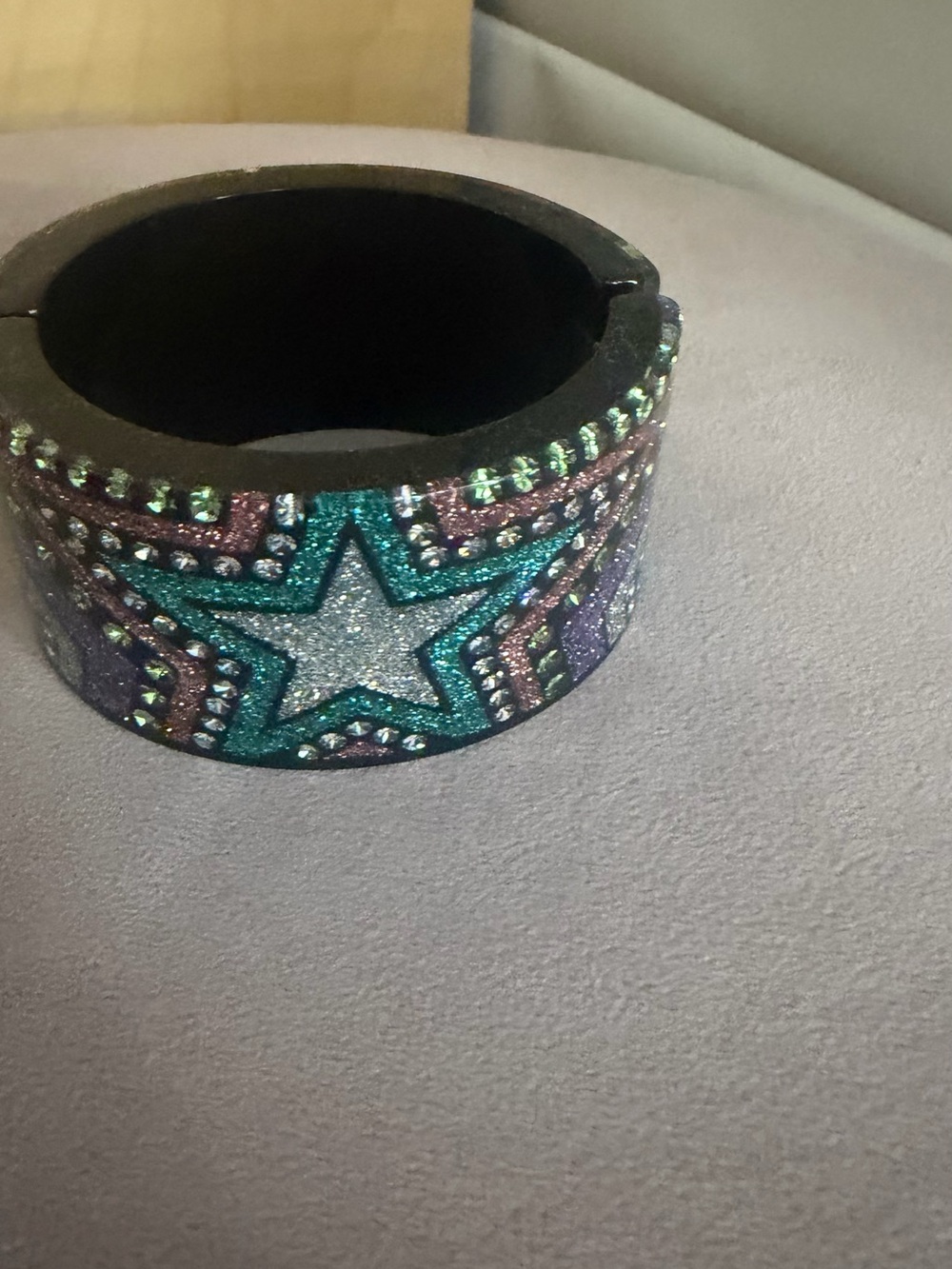 CHANEL RUNWAY MULTICOLOR GLITTER STAR RHINESTONE RESIN CUFF BRACELET - Picture 2 of 2